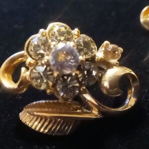 Coro vintage yellow butter cream and crystal flower earrings screw back